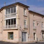 Grande maison avec locaux commerciaux et appartements, idéale pour investissement !