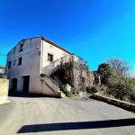 Ancienne maison de village avec 3 chambres, terrasse, garage, hangar, jardin et potentiel !